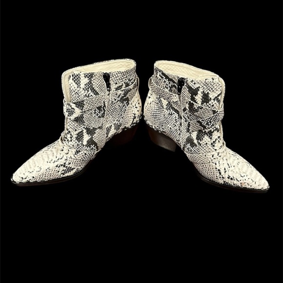 Gianni Bini Leather Jeydda Snake Print Buckle Western Booties Size 10 M - Picture 3 of 6